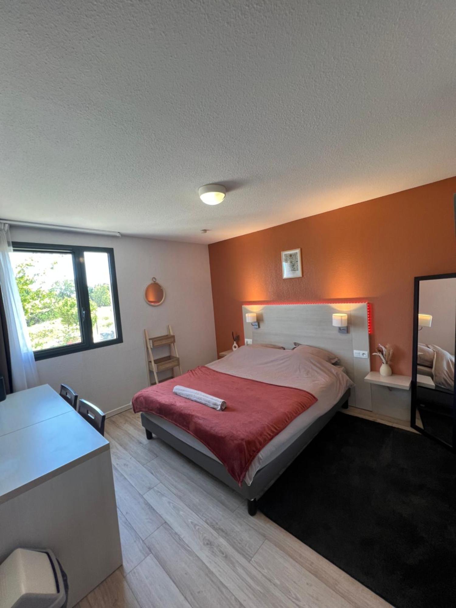 אביניון Studio Appart'Hotel Gare Tgv Avec Place Privee מראה חיצוני תמונה